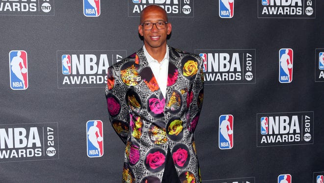 Monty Williams poses for photos with his Sager Strong award during the 2017 NBA Awards.