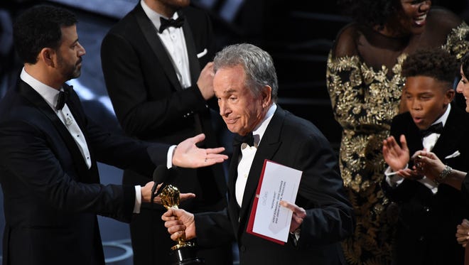 Beatty explains to the audience that he had the wrong award card for best picture.