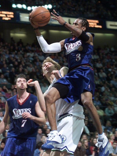 2001: Allen Iverson jumps past Dirk Nowitzki.