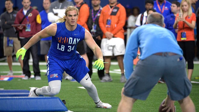 Linebacker Alex Anzalone (34) works with Tennessee Titans linebackers coach Lou Spanos, right, during Florida's NFL Pro Day in Gainesville, Fla., Tuesday, March 28, 2017.
