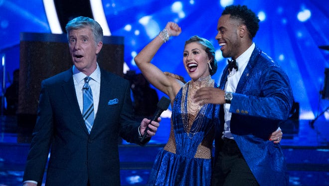 Tom Bergeron talks with Emma Slater and Rashad Jennings after their performance.