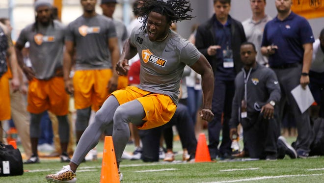 Alvin Kamara competes during Tennessee NFL Pro Day on Friday, March 31, 2017, in Knoxville, Tenn.