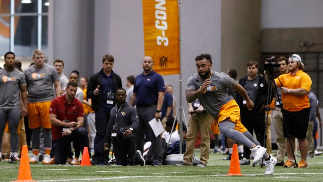 Derek Barnetts competes during Tennessee NFL Pro Day on Friday, March 31, 2017, in Knoxville, Tenn.