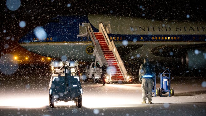 Air Force One sits on the tarmac at  Andrews Air Force Base, Md., Jan. 20, 2016.
