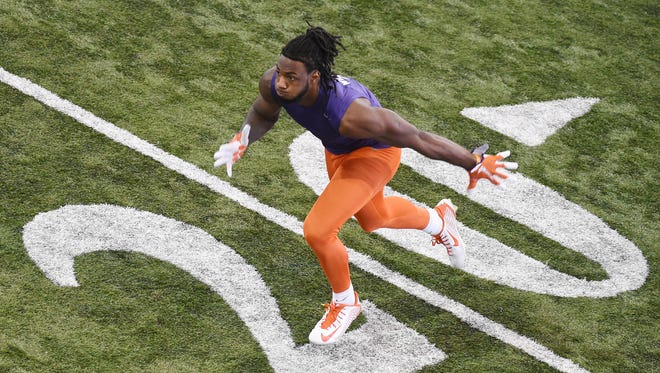 Mike Williams runs a drill during football pro day at Clemson University, Thursday, March 16, 2017, in Clemson, S.C.