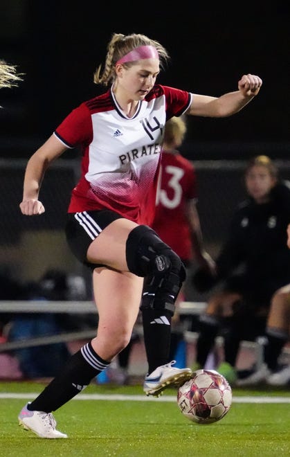 Pewaukee's Eva Denzien (14) moves the ball downfield during the match at home against Arrowhead, Friday, April 12, 2024.